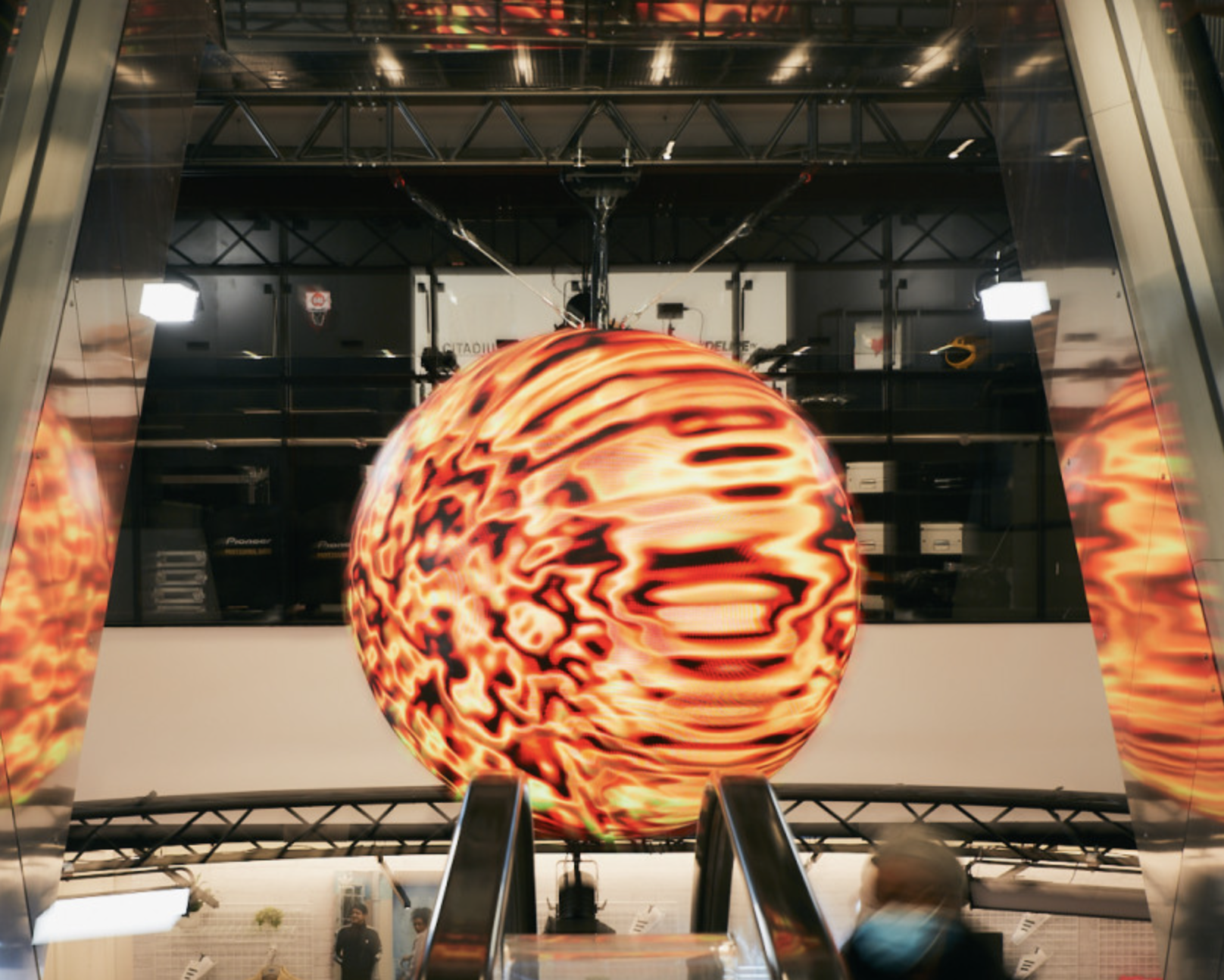 LED SPHERE 100cm - P2 front view, creative led screen running content