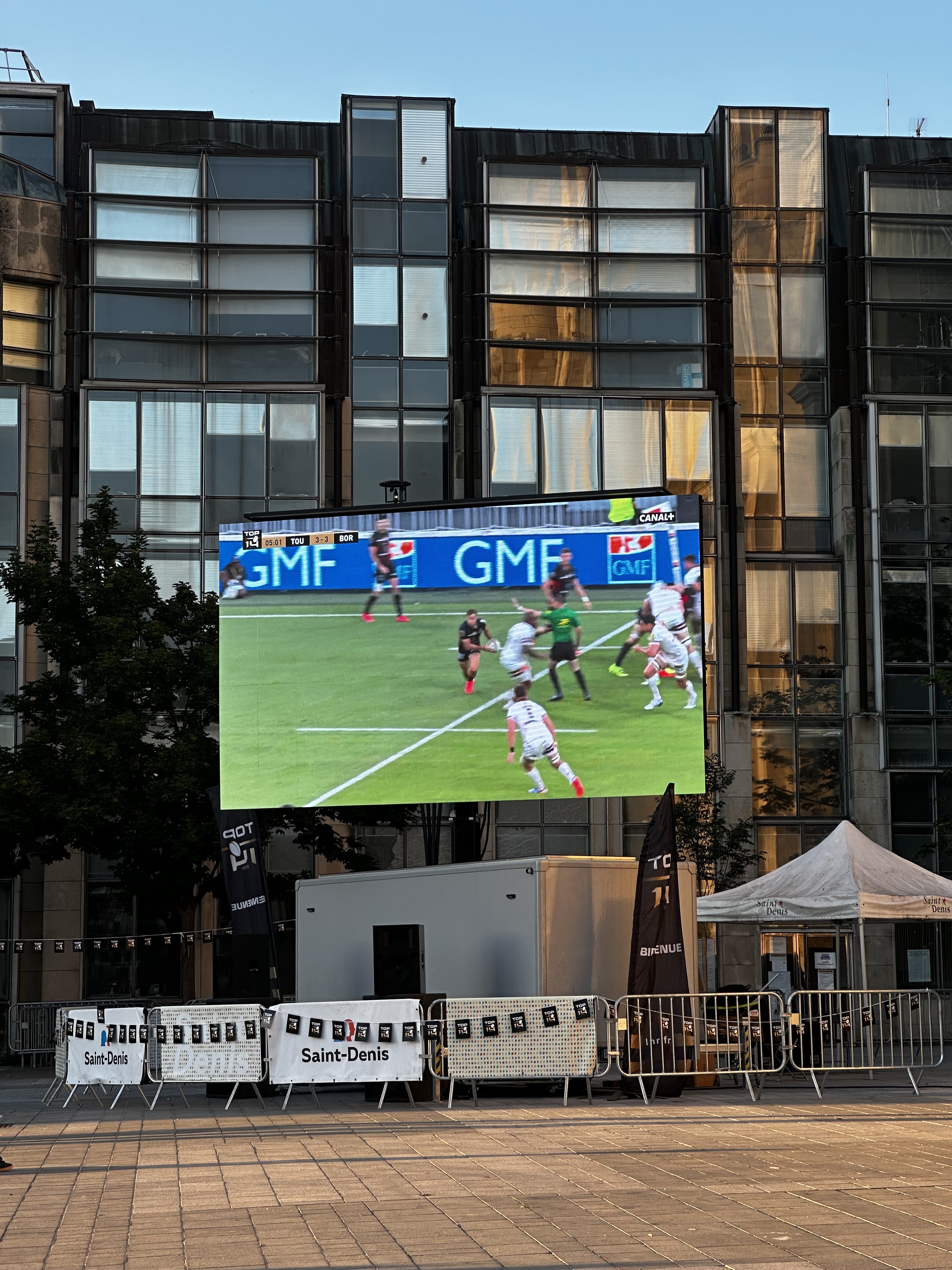 MOBISCREEN 21 — Écran LED mobile sur remorque 21 m² | Pixelight installé en configuration professionnelle B2B (camion led mobile)