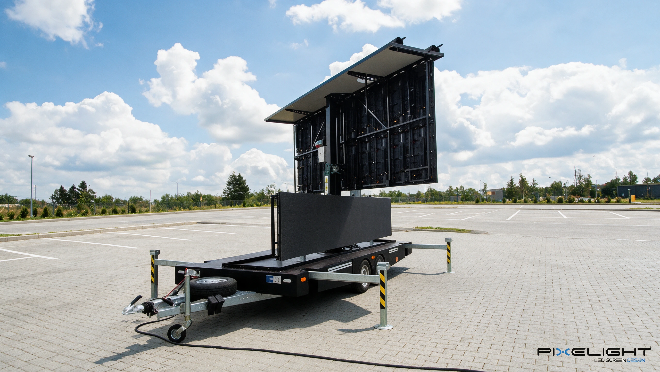 StageScreen 15 – Écran LED mobile compact sur remorque | Pixelight vue de face, camion led mobile en fonctionnement