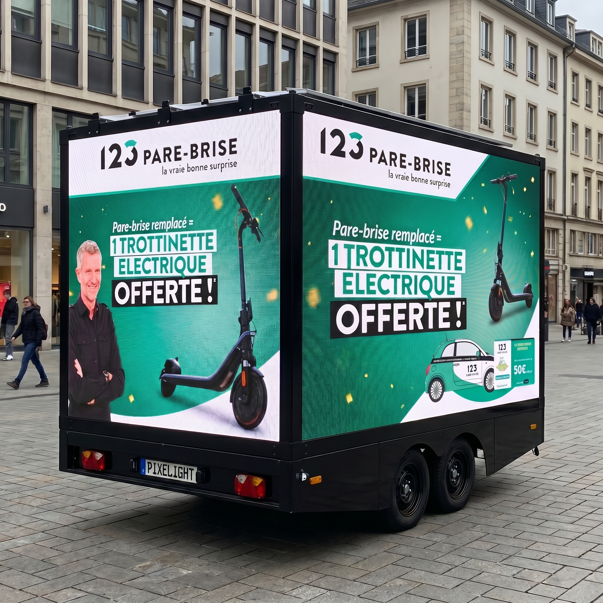 URBAN PIXTRAIL 3.9 - Remorque équipé d'écrans publicitaires Led outdoor front view, mobile led truck running content